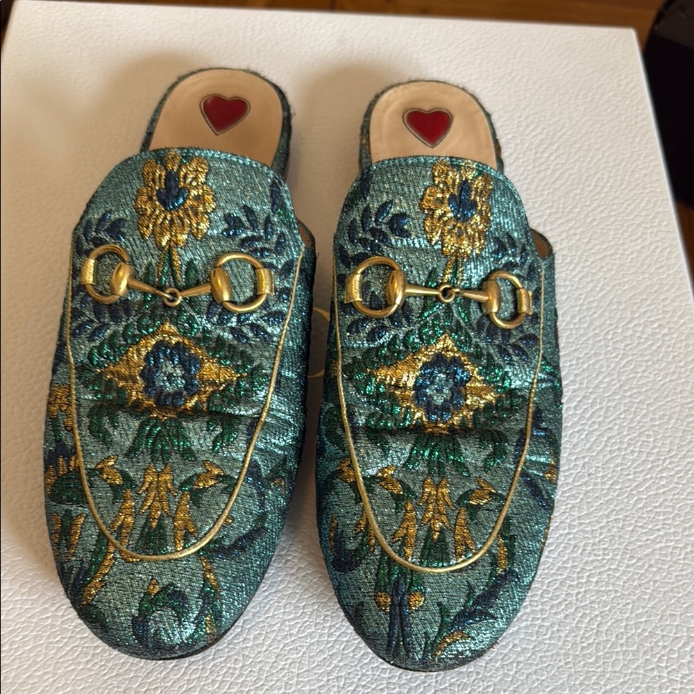 Elegant Green Embroidered Women's Loafers